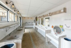 Installations modernes au Camping familial Lac Amance