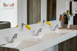 Installations modernes au Camping familial Lac Amance